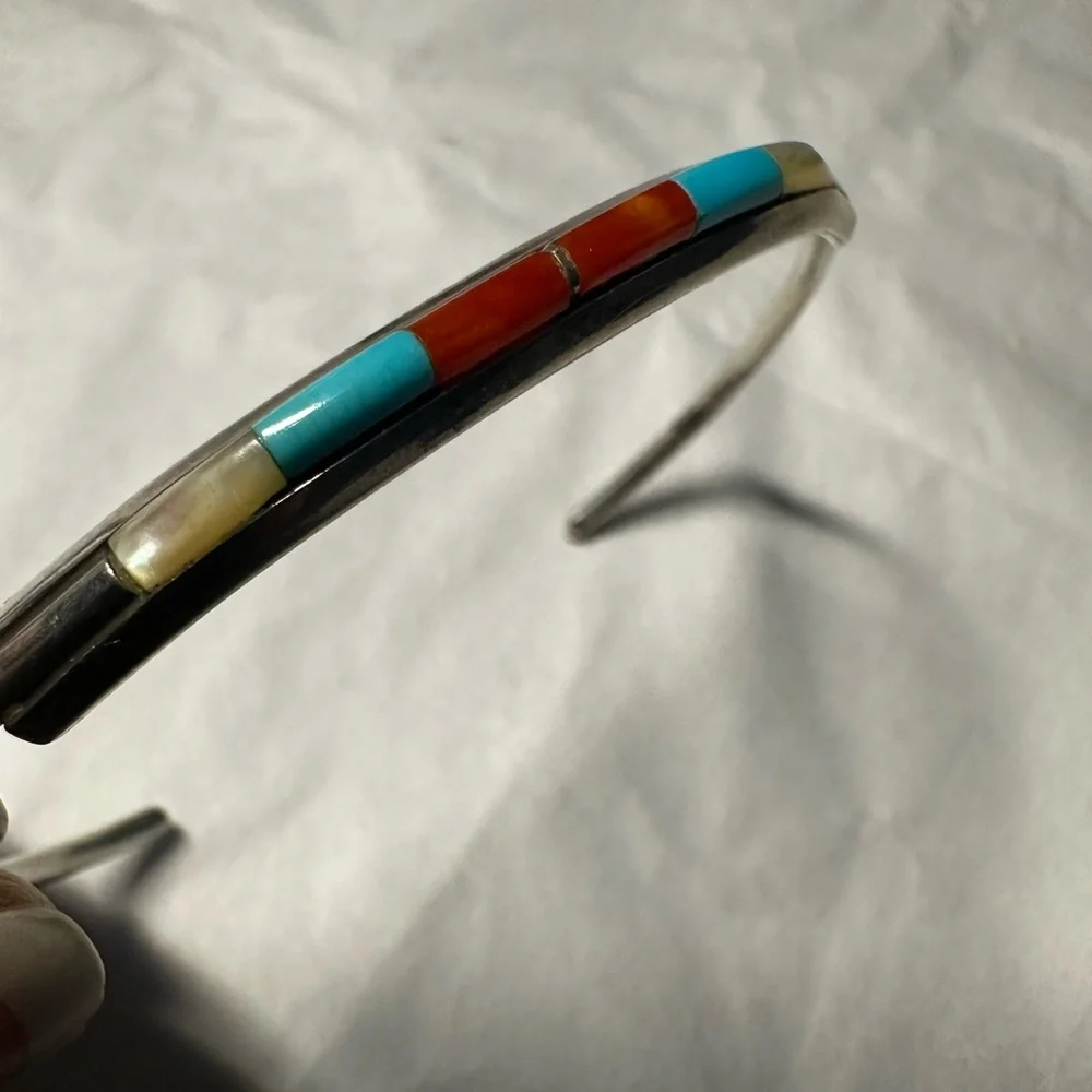 Vintage handmade Native American Zuni inlaid turquoise silver cuff bracelet - Picture 7 of 12